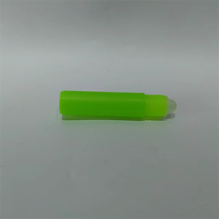 Factory Price 15ml Portable plastic Empty Round easy carry cosmetic Perfume Roller Ball Bottle With Lid