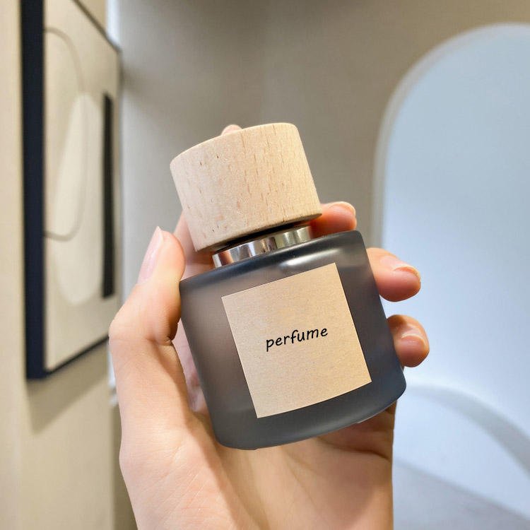 50ml 100ml Empty Luxury Round Colourful Spray Farfume Frosted Perfume Bottle With Wooden Lids