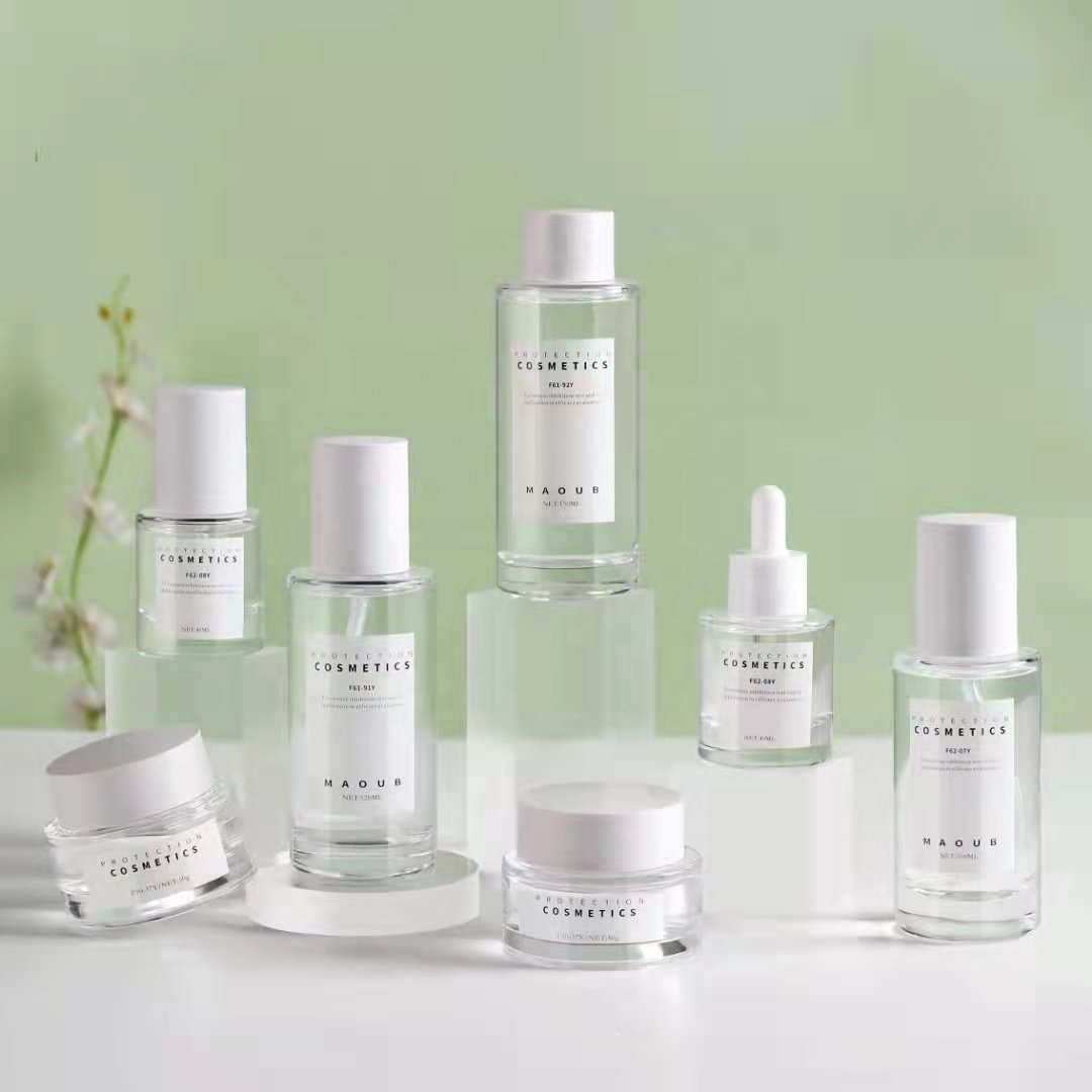 Wholesale Cosmetic packaging Cute 30ml 40ml 150ml Custom Private Label Glass Portable pump Bottle for cosmetic bottle set