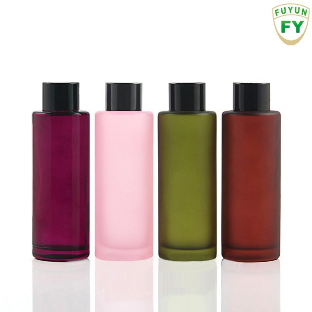 Fuyun Small quantity 100ml flat shoulder glass bottle with black cap for skincare