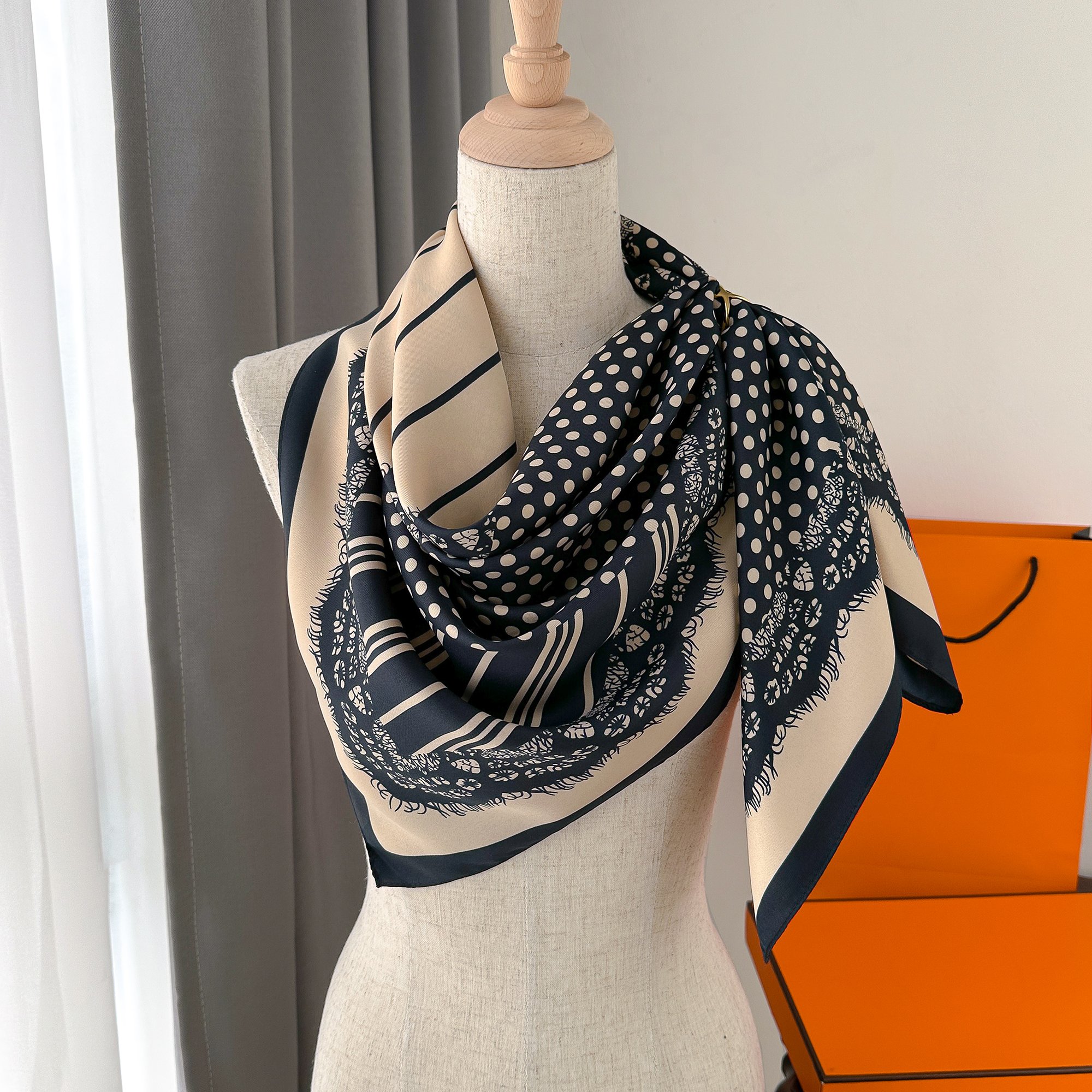 Wholesale 2023 Twill Silk Feeling Square Handkerchief Women's Fashion Head Scarf Neck Scarf 90*90cm Square Neck Tie Hair Wraps