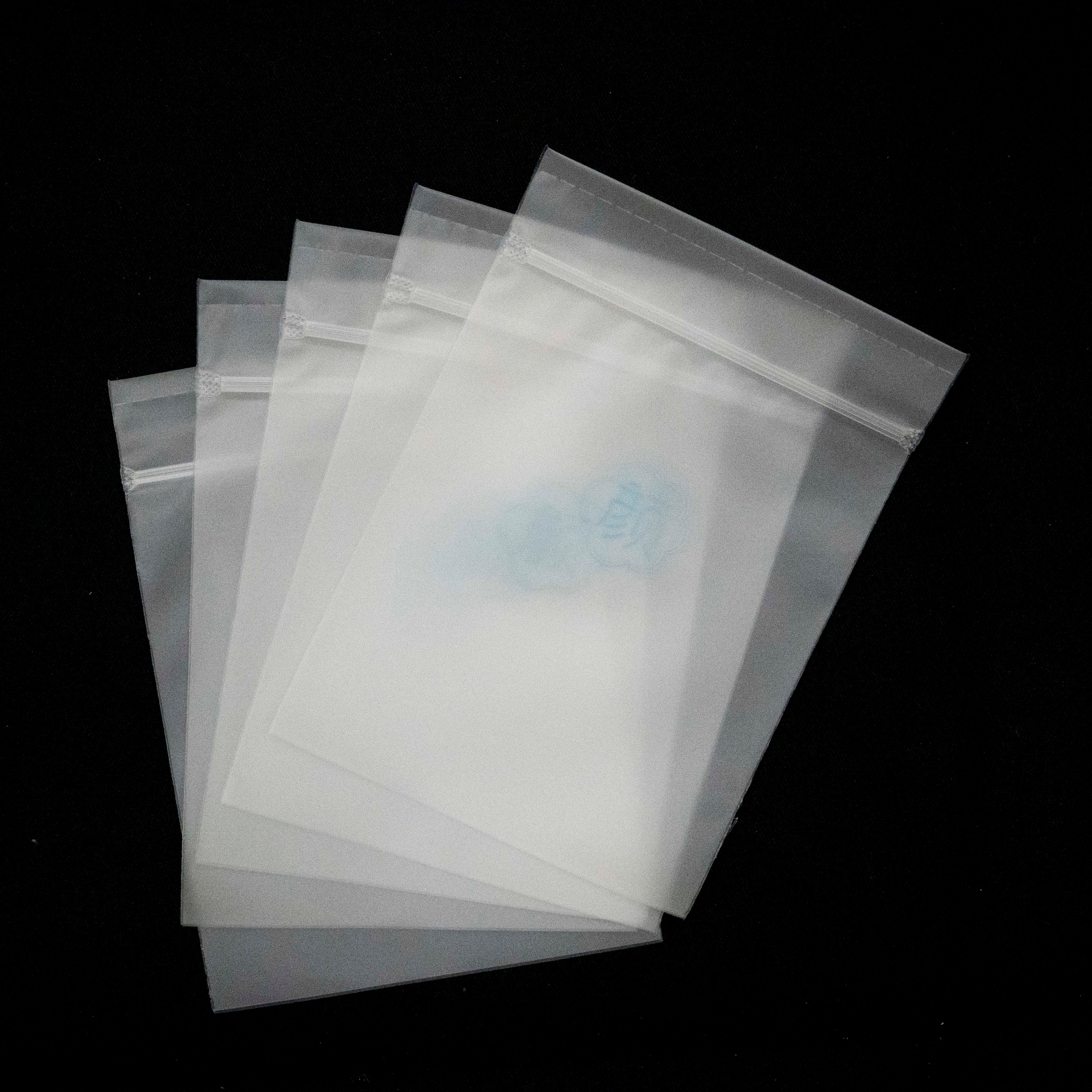 Customized lucency resealable frosted ziplock bag for disposable face towels