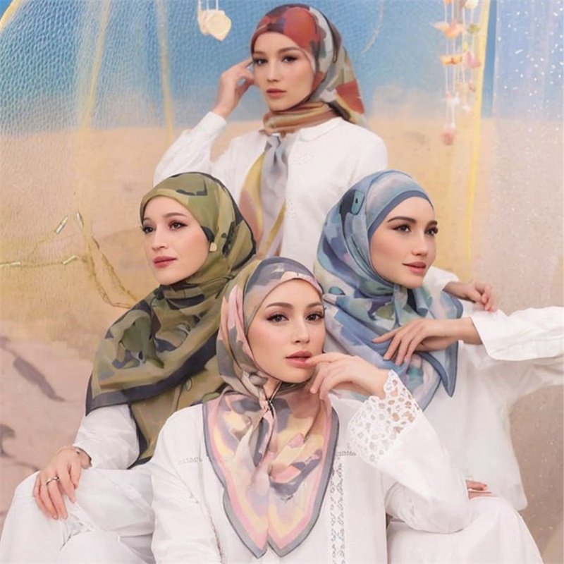 Cotton Printed Ethnic Style Muslim Women's Square Folard Femme Hijab New Glitter Handkerchiefs Hijab Clip Wholesale Malaysia