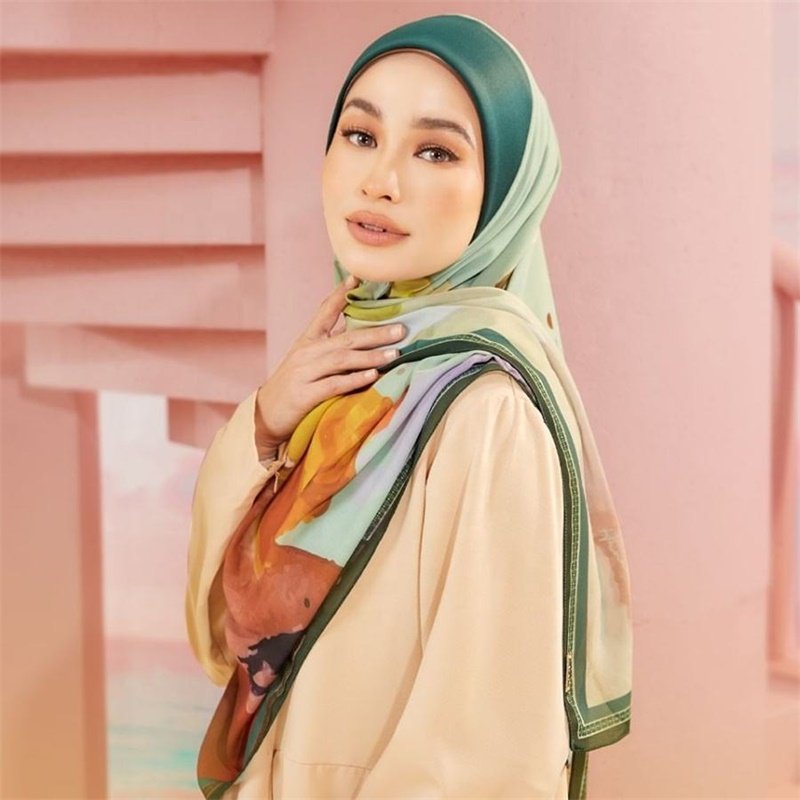 Cotton Printed Ethnic Style Muslim Women's Square Folard Femme Hijab New Glitter Handkerchiefs Hijab Clip Wholesale Malaysia