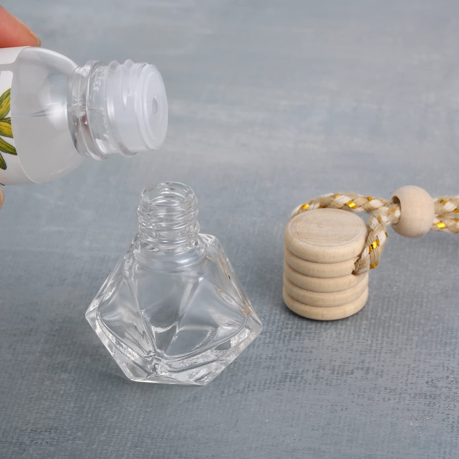 Luxury 8ml Diffuser Reusable Perfume Car Bottle Reusable Air Freshener Bottle Hanging Wood Car Perfume Bottle with Wooden Lid