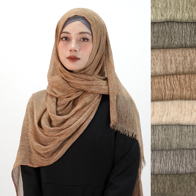 Wholesale ethnic women dirty dyed crinkle cotton viscose voile khimar hijab rayon modal bandana scarf solid color tassel shawl