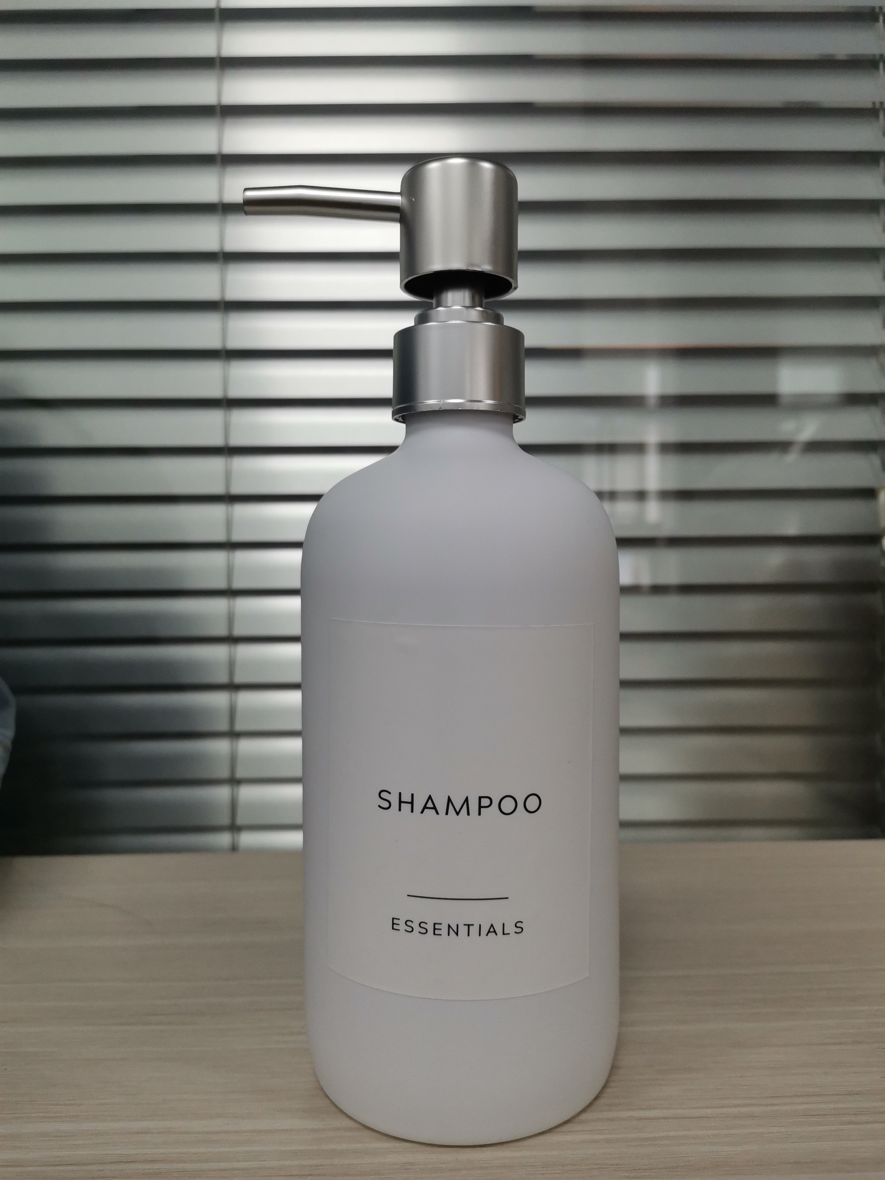 600ml 21OZ PET Glossy Black cylinder round PET plastic bottle with pump, body wash shampoo conditioner bottle dimensions