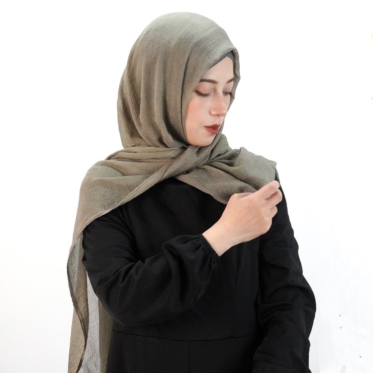 Designers luxury solid color custom pleated cotton shawl viscose khimar hijabs musulman satin rayon veils scarf for muslim women