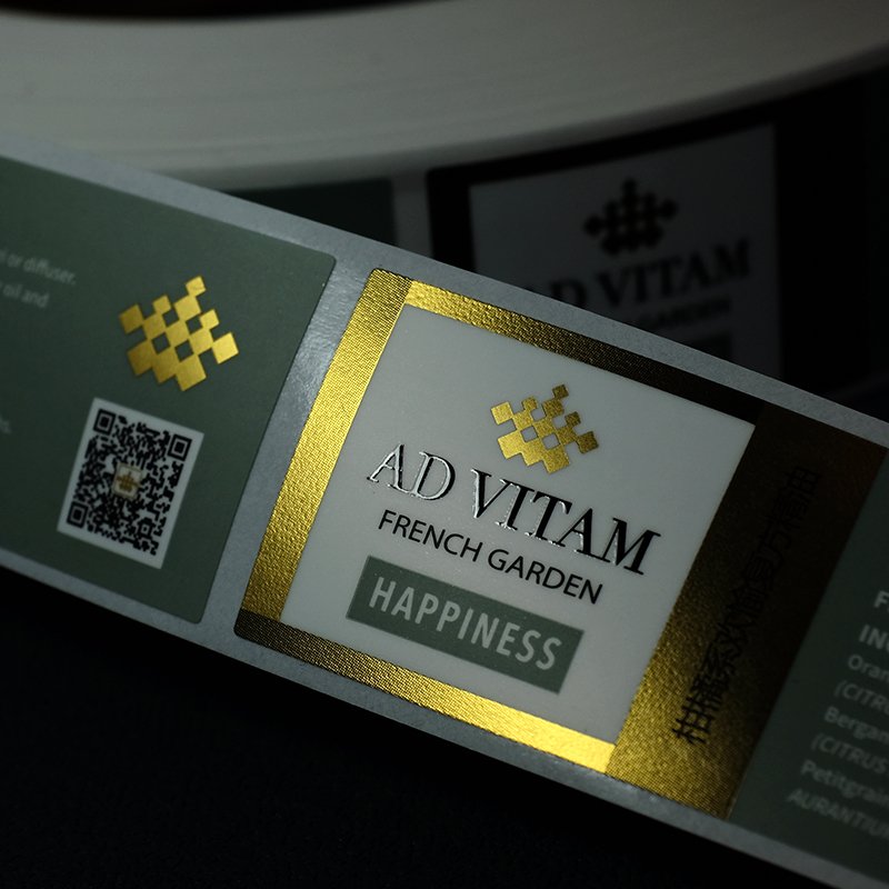 custom High quality LOGO Hot stamping waterproof vinyl Self-adhesive labels on roll Product packaging label sticker