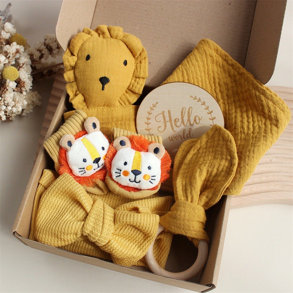 Newborn gift box infant Baby Bathing Toy Set Baby Shower Gift Set Rattle Teether Headband Non slip socks Soothing handkerchief