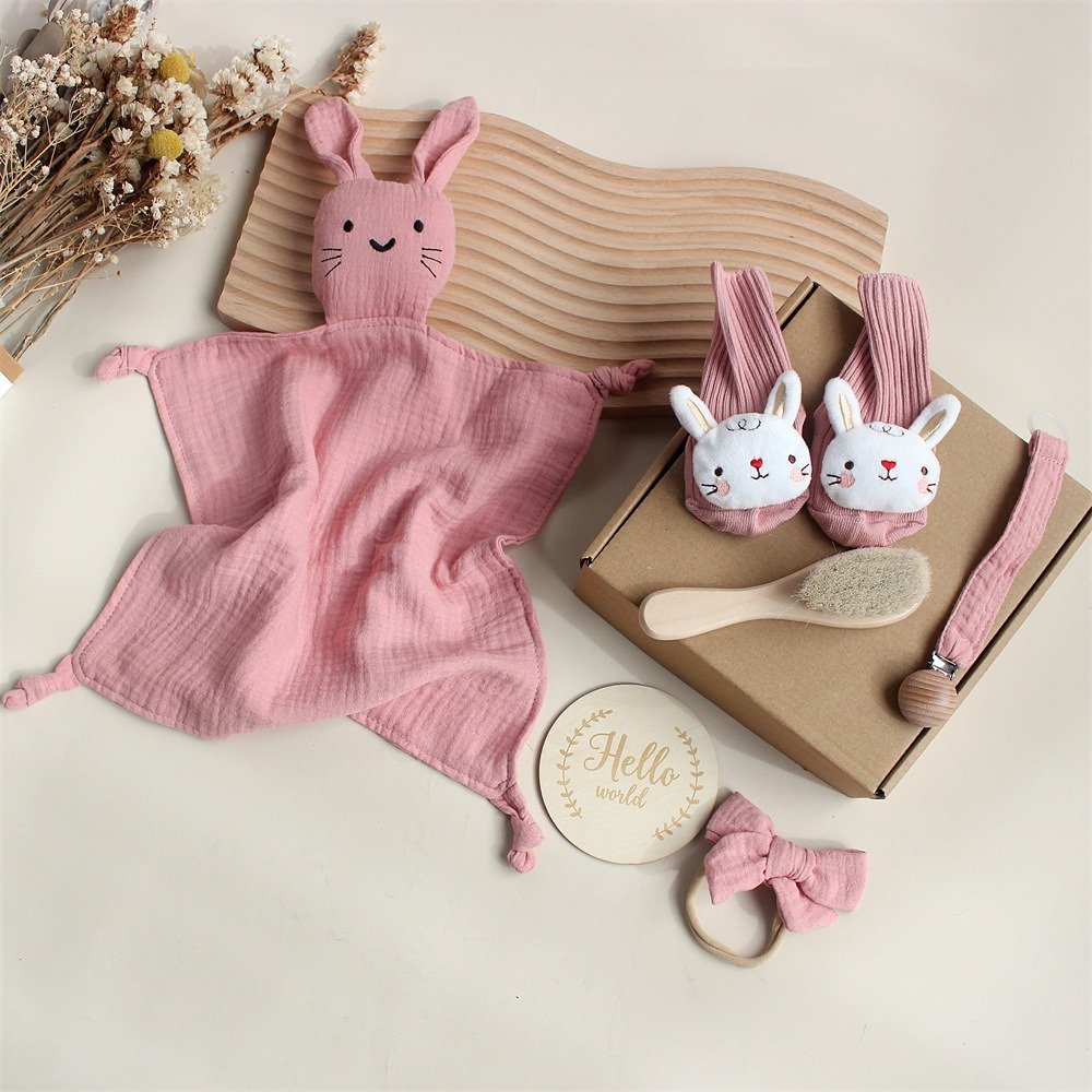 Newborn gift box infant Baby Bathing Toy Set Baby Shower Gift Set Rattle Teether Headband Non slip socks Soothing handkerchief