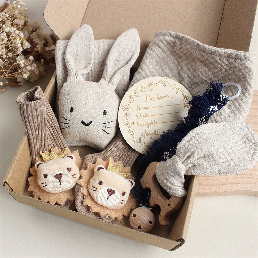 Newborn gift box infant Baby Bathing Toy Set Baby Shower Gift Set Rattle Teether Headband Non slip socks Soothing handkerchief