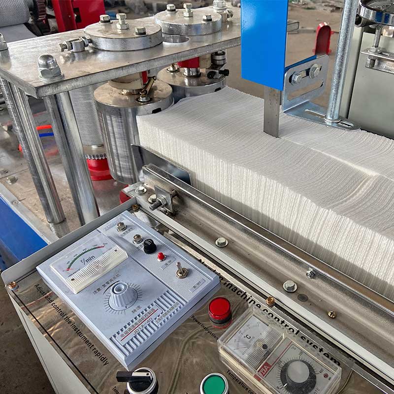 Mini automatic napkin paper making tissue machine z fold tissue napkin making machine
