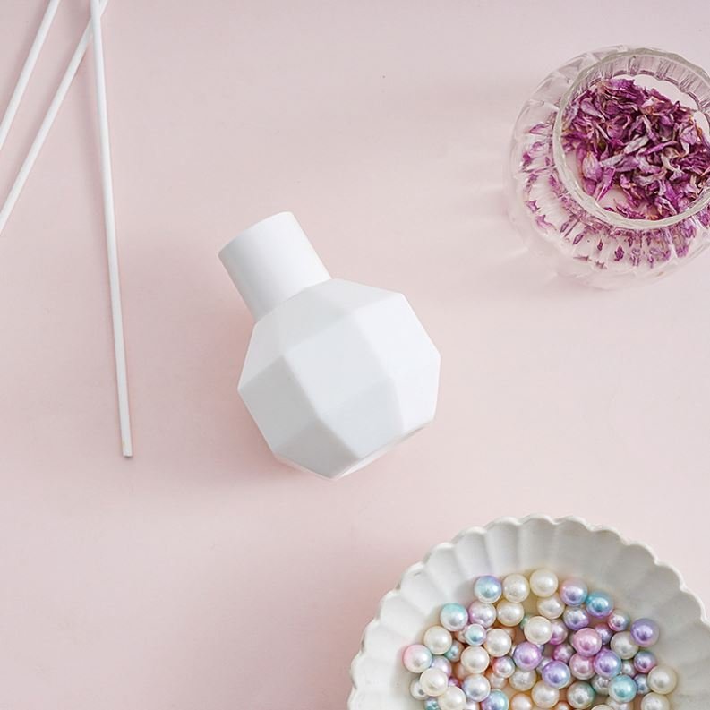 Shaped Aromatherapy Bottle New White Porcelain Bottle Perfume Dispenser Bottle