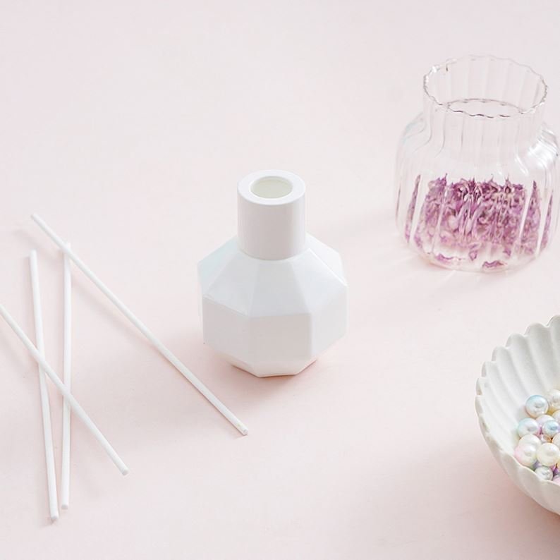 Shaped Aromatherapy Bottle New White Porcelain Bottle Perfume Dispenser Bottle