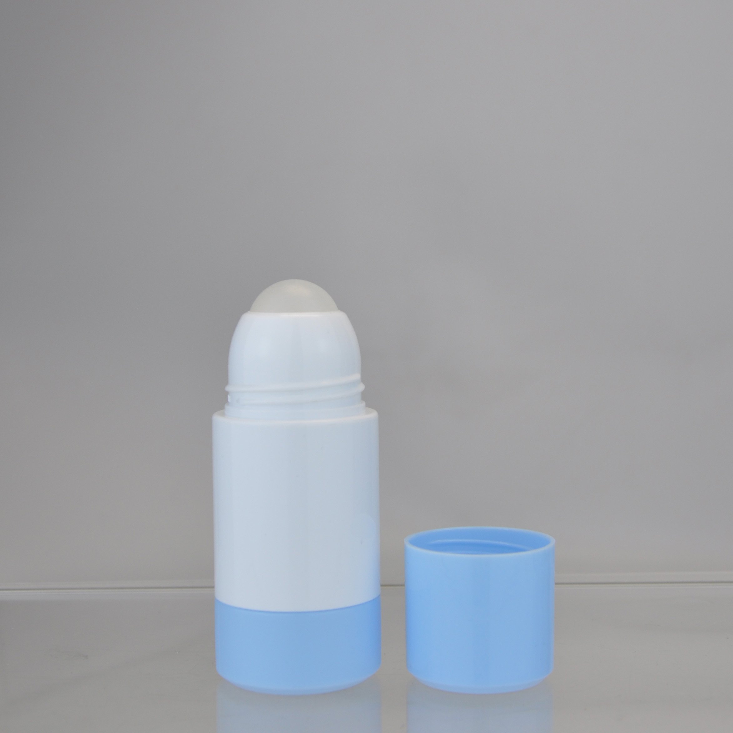 Refillable Roll On Bottle With Replaceable Inner Bottle For Essential Oil Plastic Deodorant Packaging
