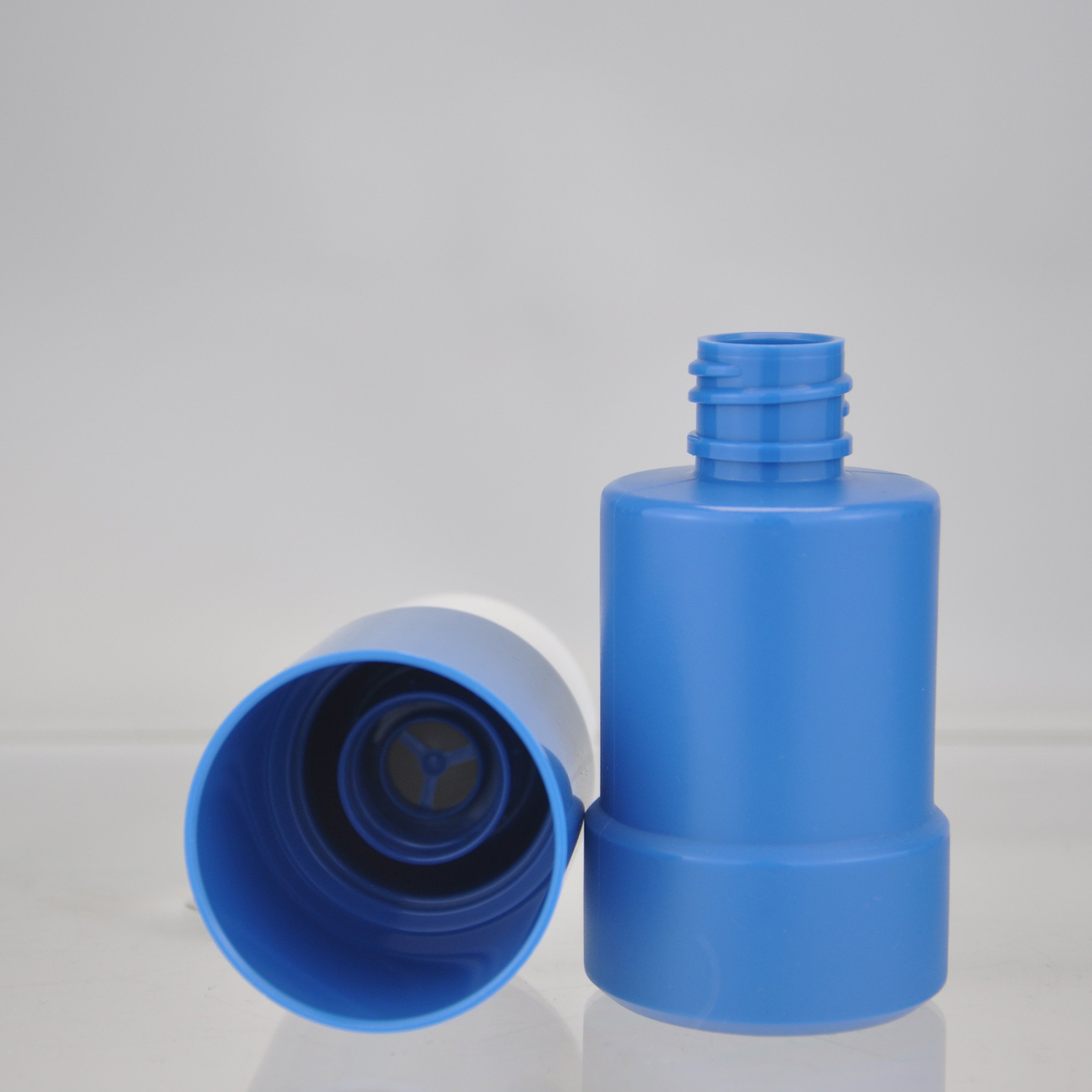 Refillable Roll On Bottle With Replaceable Inner Bottle For Essential Oil Plastic Deodorant Packaging