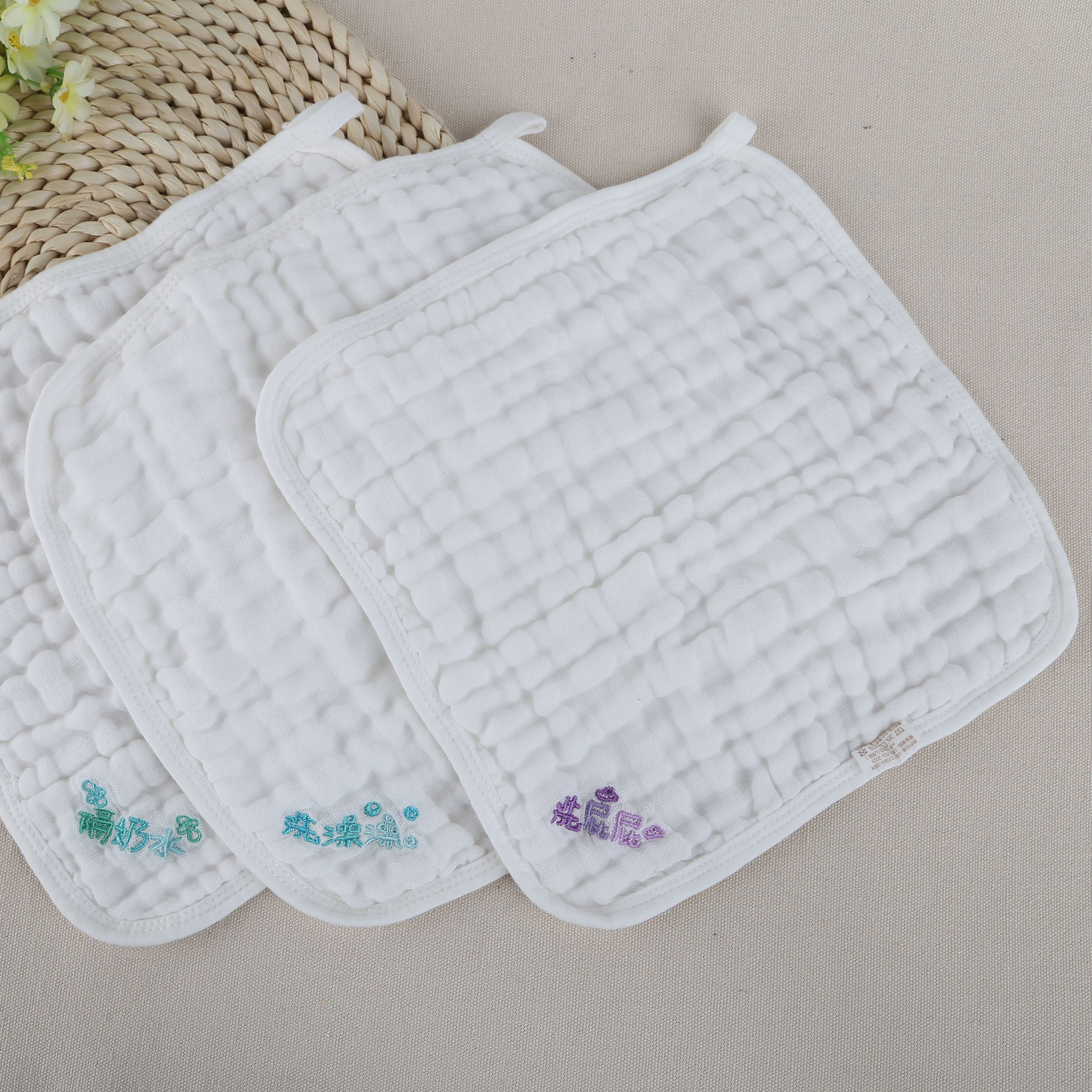 Wholesale the saliva gauze towel 100% Cotton Muslin Custom The embroidery handkerchief for baby muslin squares handkerchief