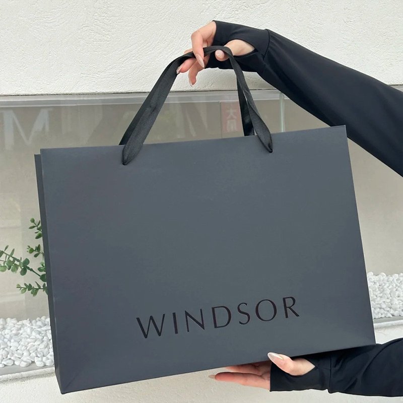 custom printed luxury white retail cardboard paper gifts bags for business clothes handles with your own logos shopping bags