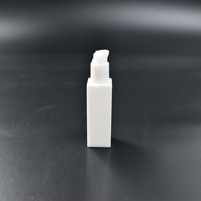 Luxury Cosmetic Skincare Packaging Flat Shoulder Glass Bottle 30Ml 50Ml 100Ml 120Ml White Pump Body Lotion Bottle