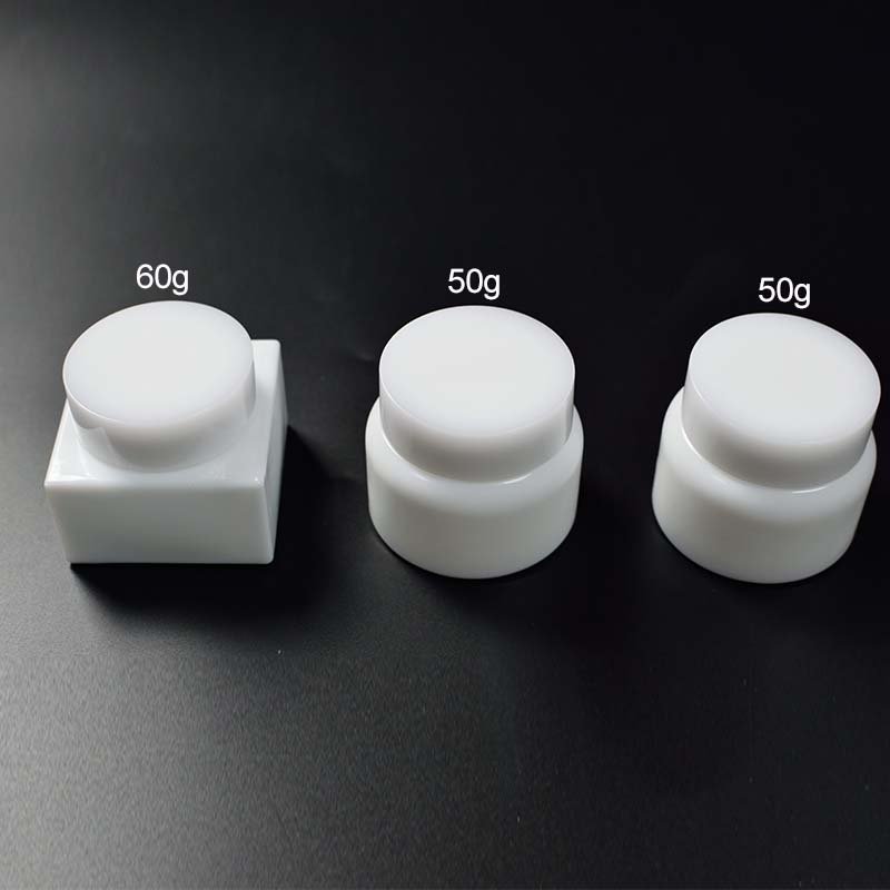 Luxury Cosmetic Skincare Packaging Flat Shoulder Glass Bottle 30Ml 50Ml 100Ml 120Ml White Pump Body Lotion Bottle
