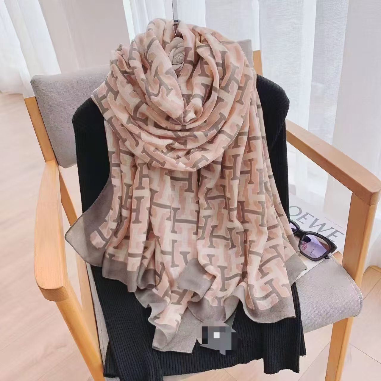 2024 brand ladies fashion scarf autumn and winter quality shawl wrapped scarf beach handkerchief ladies shawl