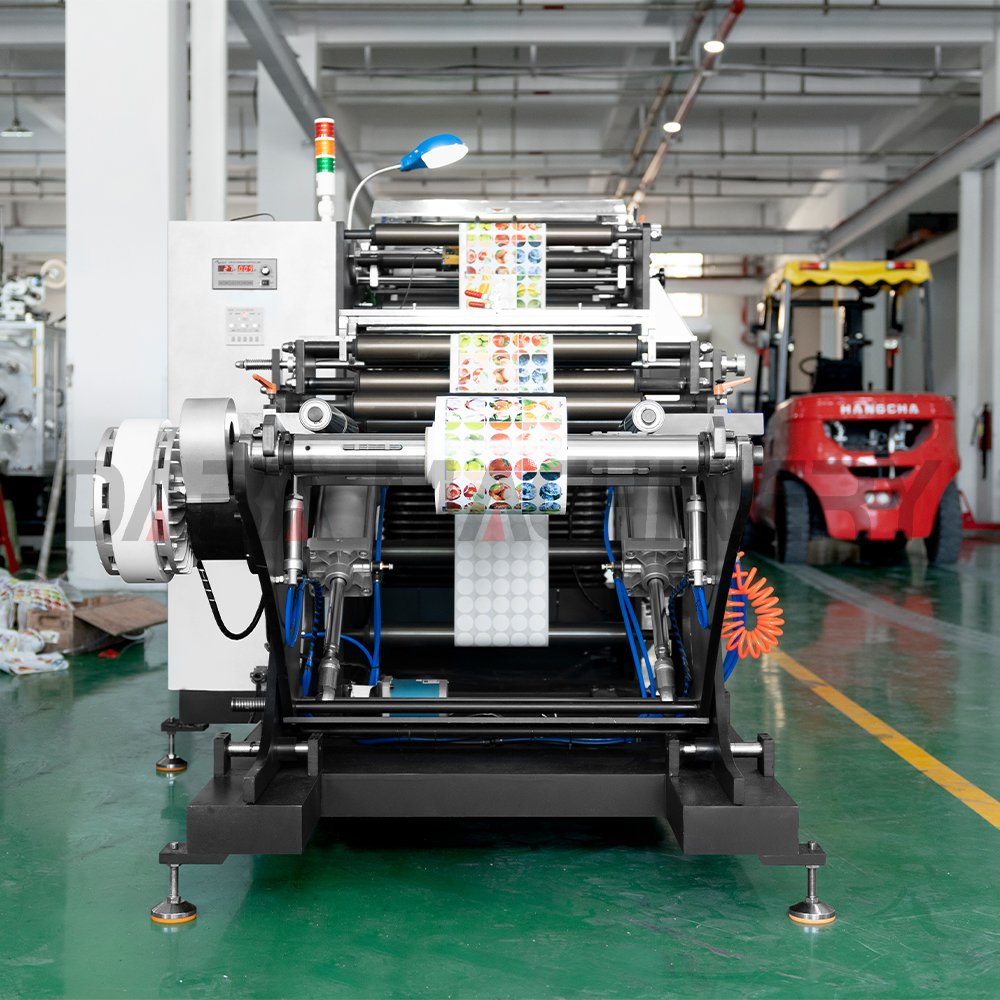 Efficiently Various Label Boarding Passes Production Handkerchief Paper Folding Machine