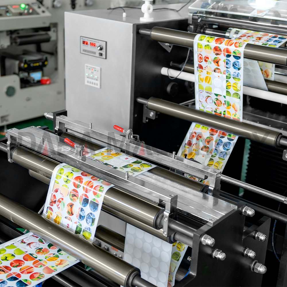 Efficiently Various Label Boarding Passes Production Handkerchief Paper Folding Machine