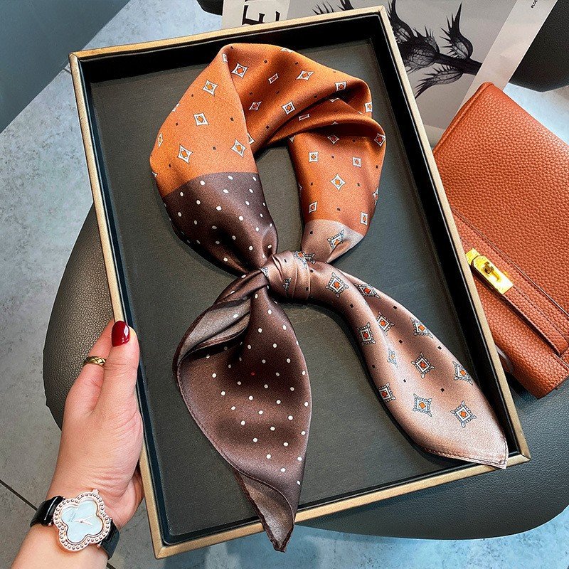 2023 Ladies Custom 70*70cm Head Band Square Silk Scarves Printing Luxury Designer Handkerchief For Women