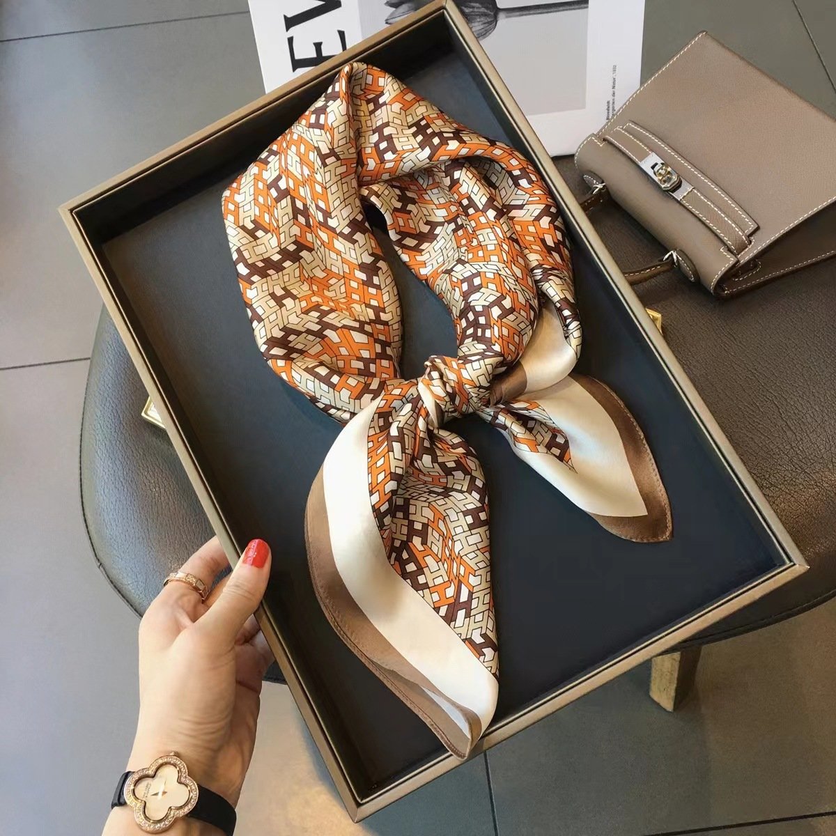 2023 Ladies Custom 70*70cm Head Band Square Silk Scarves Printing Luxury Designer Handkerchief For Women