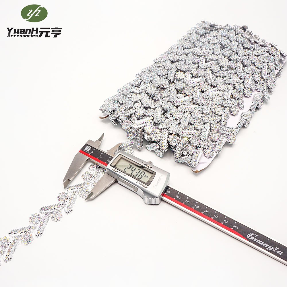 High quality silver flower leaves acrylic crystal trimming 24mm plastic rhinestone chain for DIY garment accessory