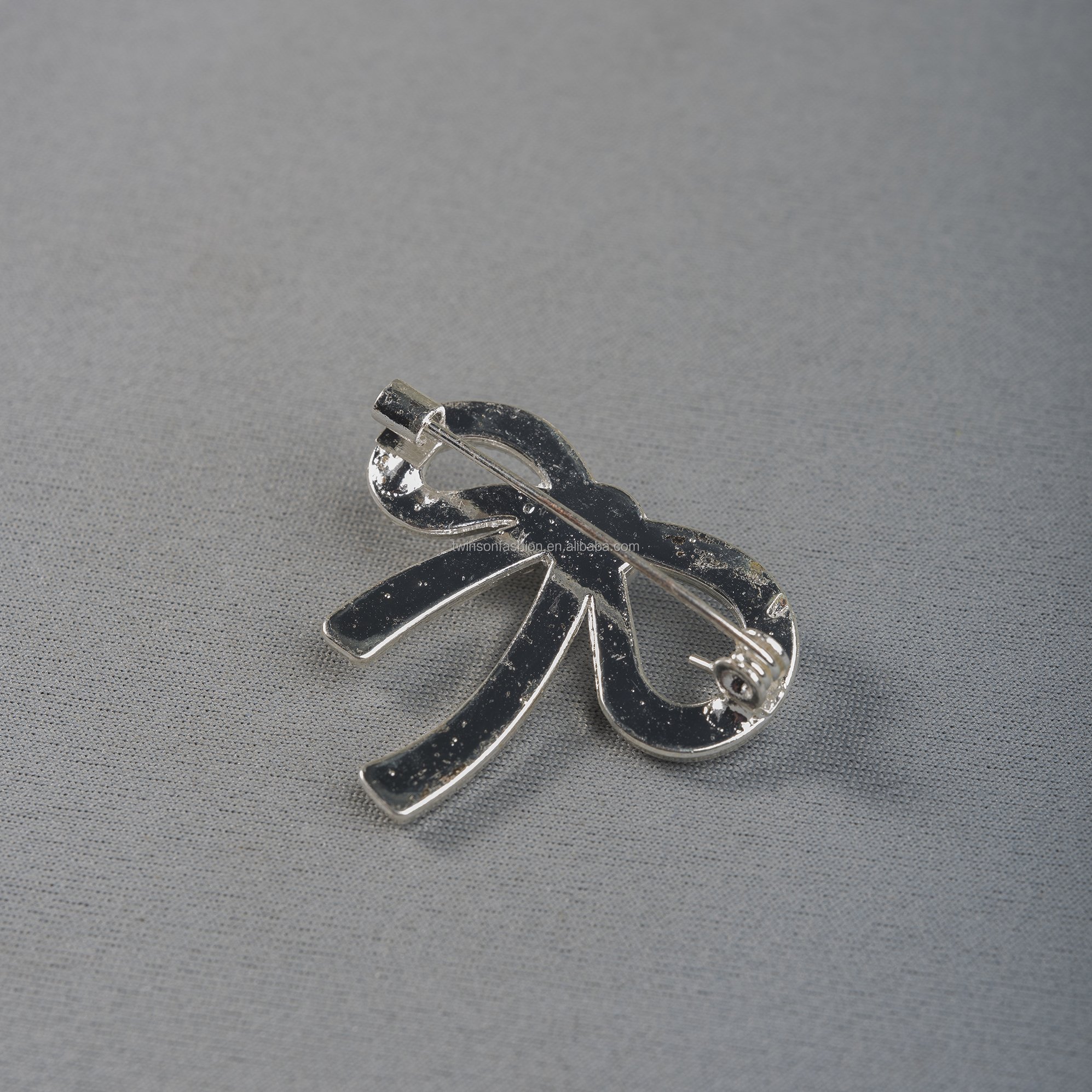 Latest New Fashion Custom Logo Color Size pins vintage crystal rhinestone brooch pin For Garment