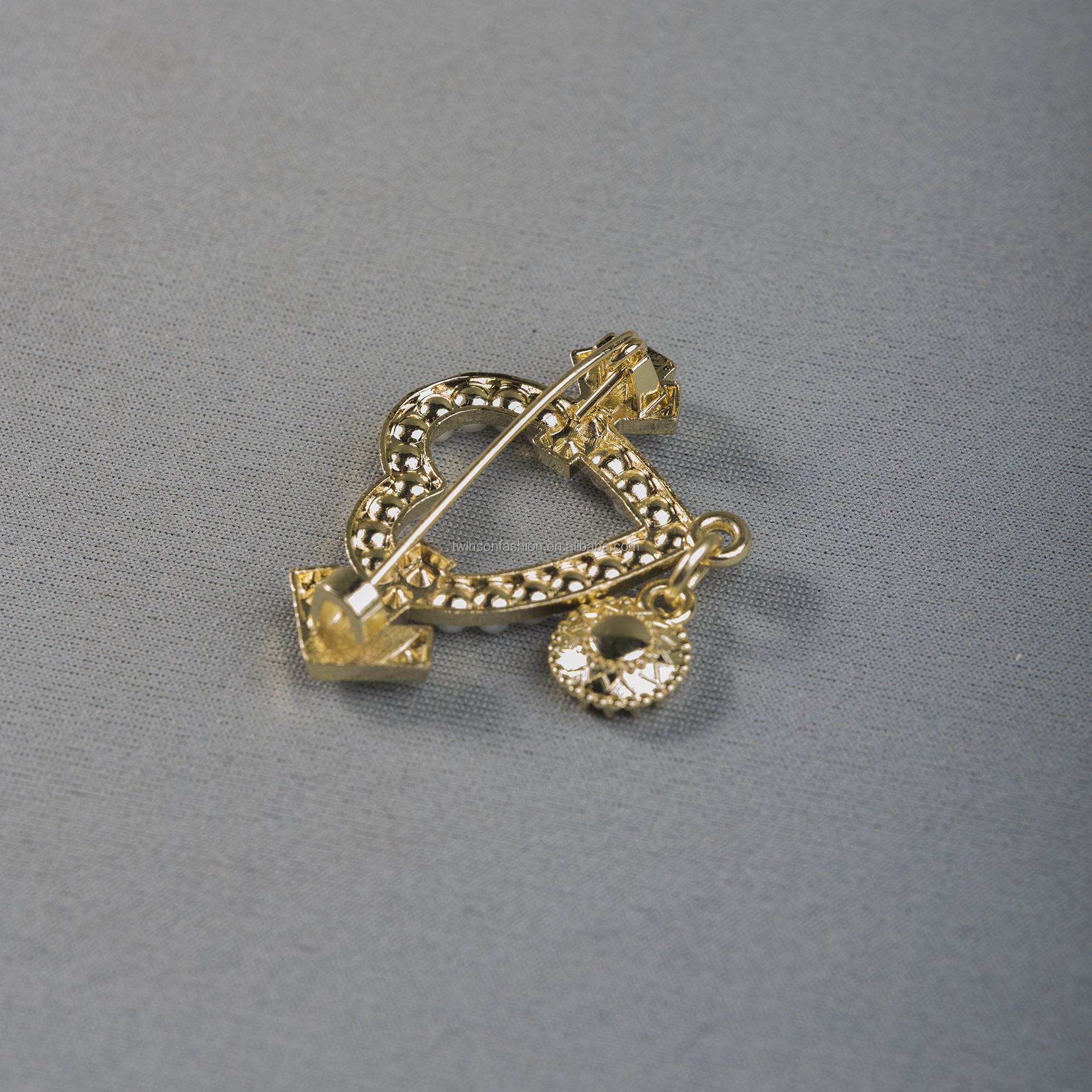 Latest New Fashion Custom Logo Color Size pins vintage crystal rhinestone brooch pin For Garment