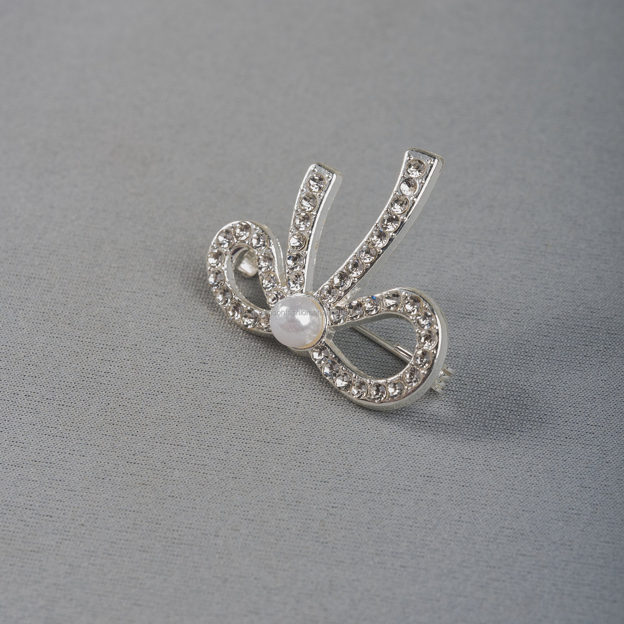 Latest New Fashion Custom Logo Color Size pins vintage crystal rhinestone brooch pin For Garment