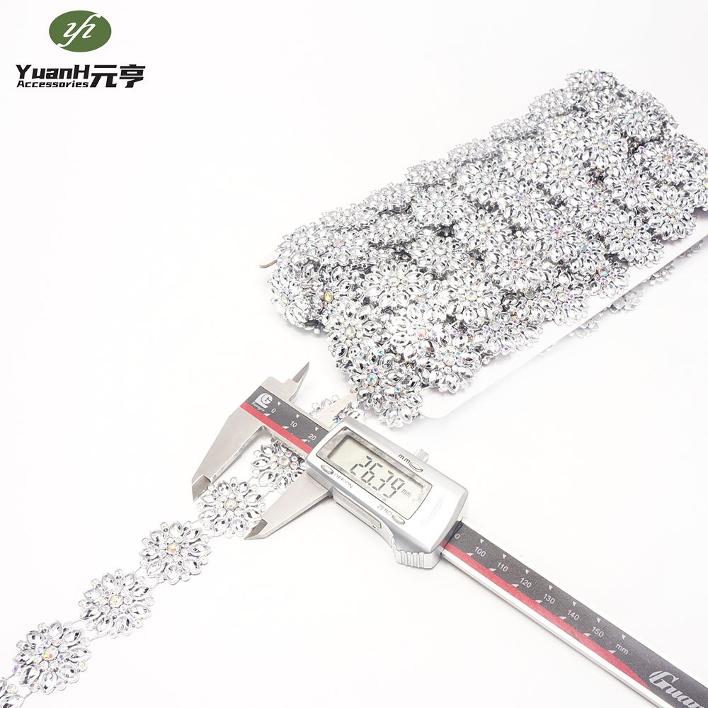 High quality silver 26mm luxury acrylic trimming flower plastic rhinestone crystal chain for DIY garment accessory