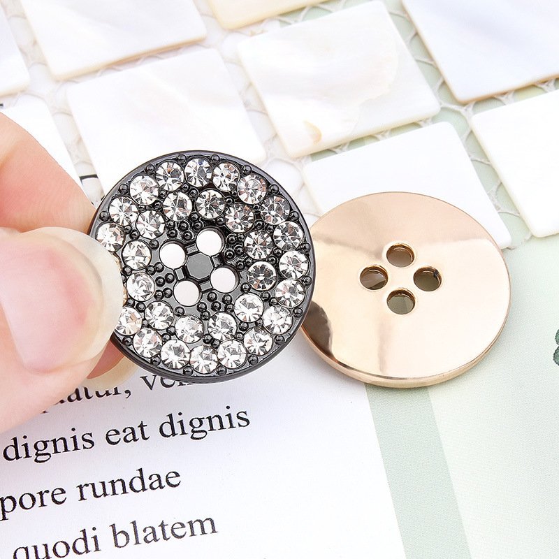 Wholesale Fancy Shiny Rhinestone Zinc Alloy Metal Shirt Button For Clothes