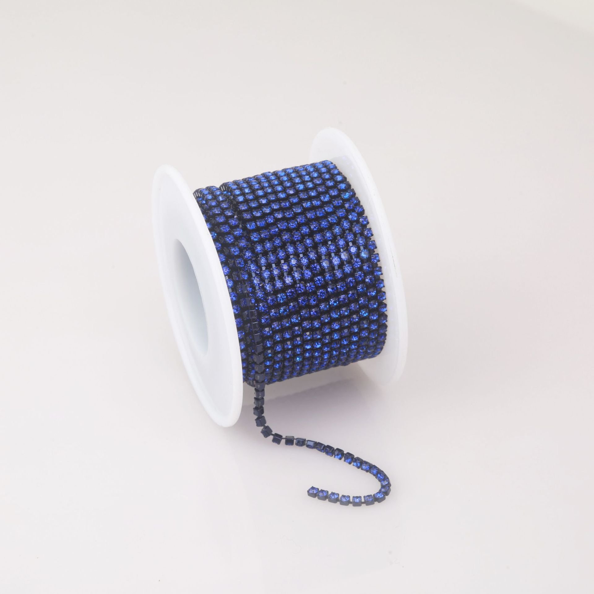 Wholesale Electrophoretic colorful rhinestone cup chain rhinestone chain 2mm-3mm close claw chain
