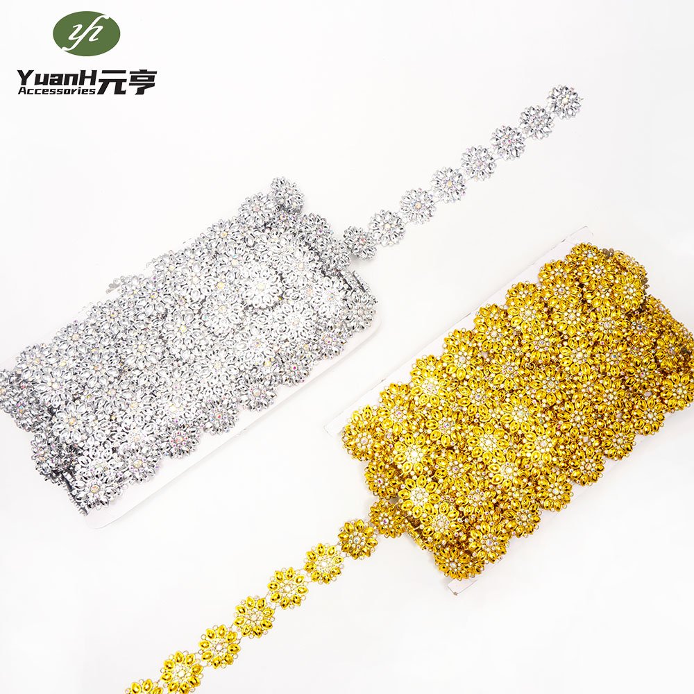 Fashionable flower plastic rhinestone chain 26mm crystal trimming for DIY shoes bags garment accessory