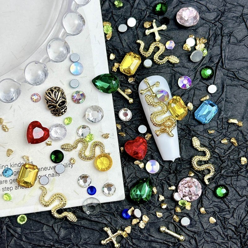Wholesale Mixed Flat Back Gem Butterfly Nail Charms Rhinestone Luxurious Alloy Crystal Love Shape Nail Diamond Decoration