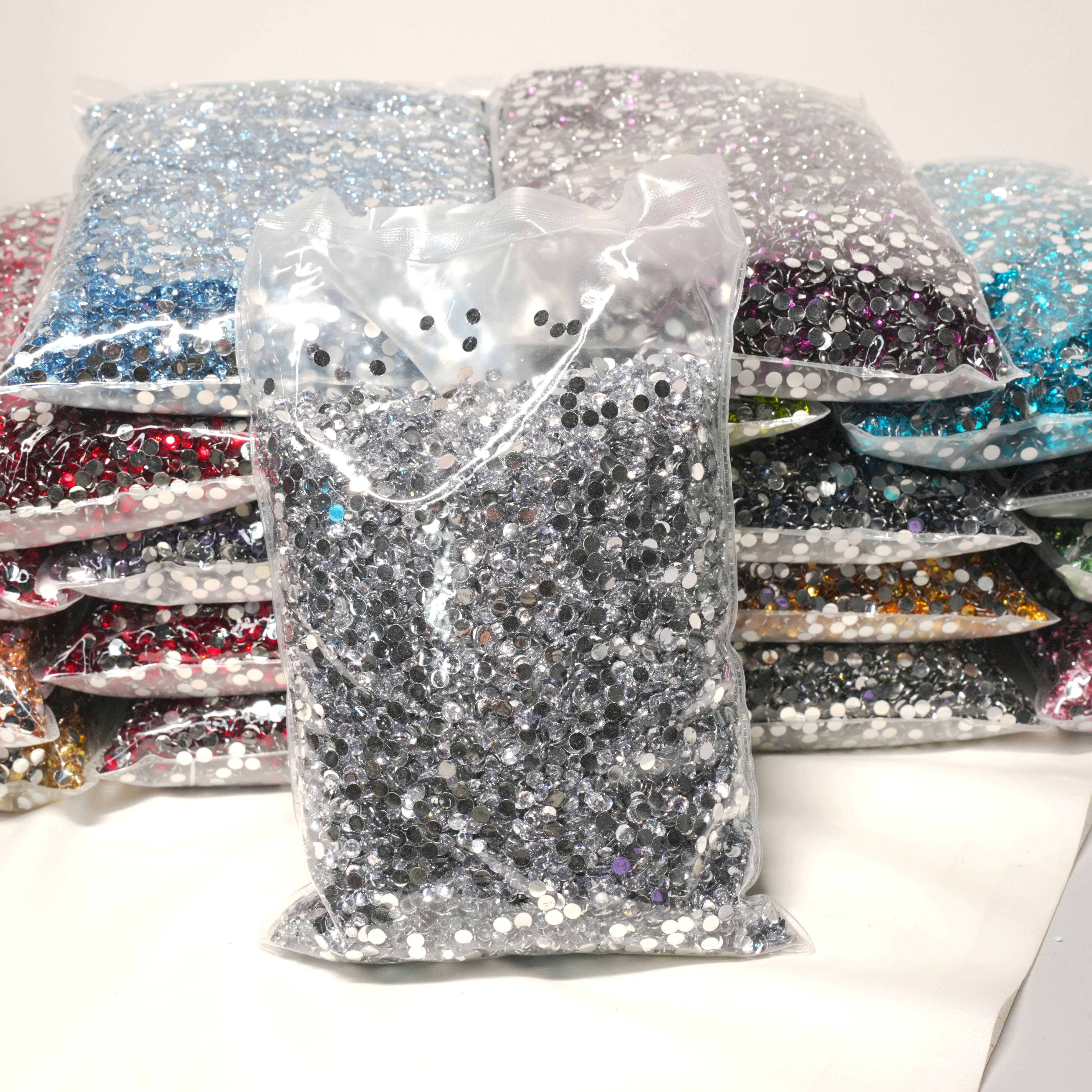 XULIN China Factory Wholesale Jet Color 2mm 3mm 4mm 5mm 6mm Flat Back Resin Rhinestones For T-shirt Decorate