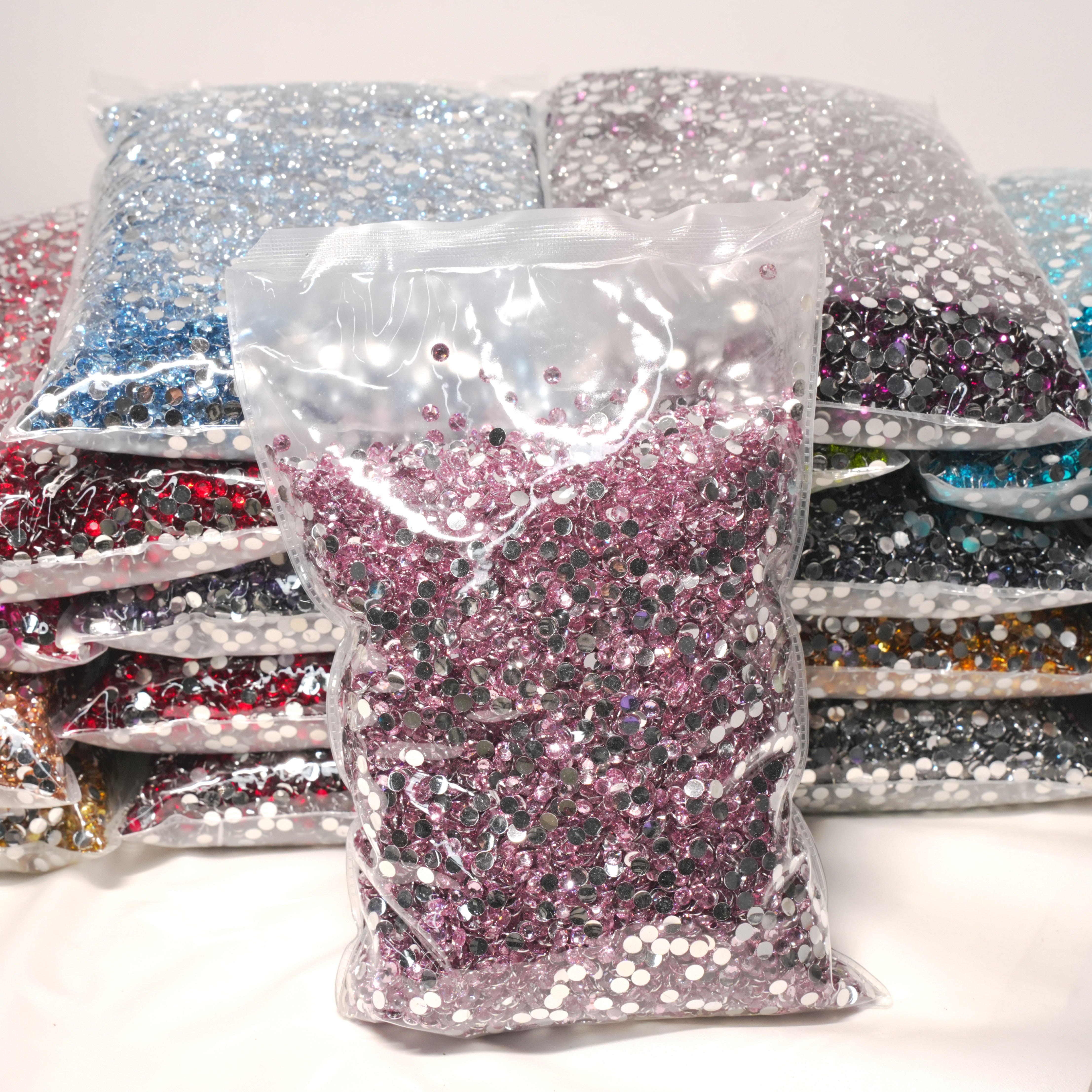 XULIN China Factory Wholesale Jet Color 2mm 3mm 4mm 5mm 6mm Flat Back Resin Rhinestones For T-shirt Decorate