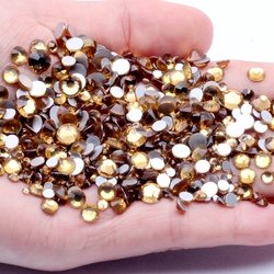 13 Light Topaz