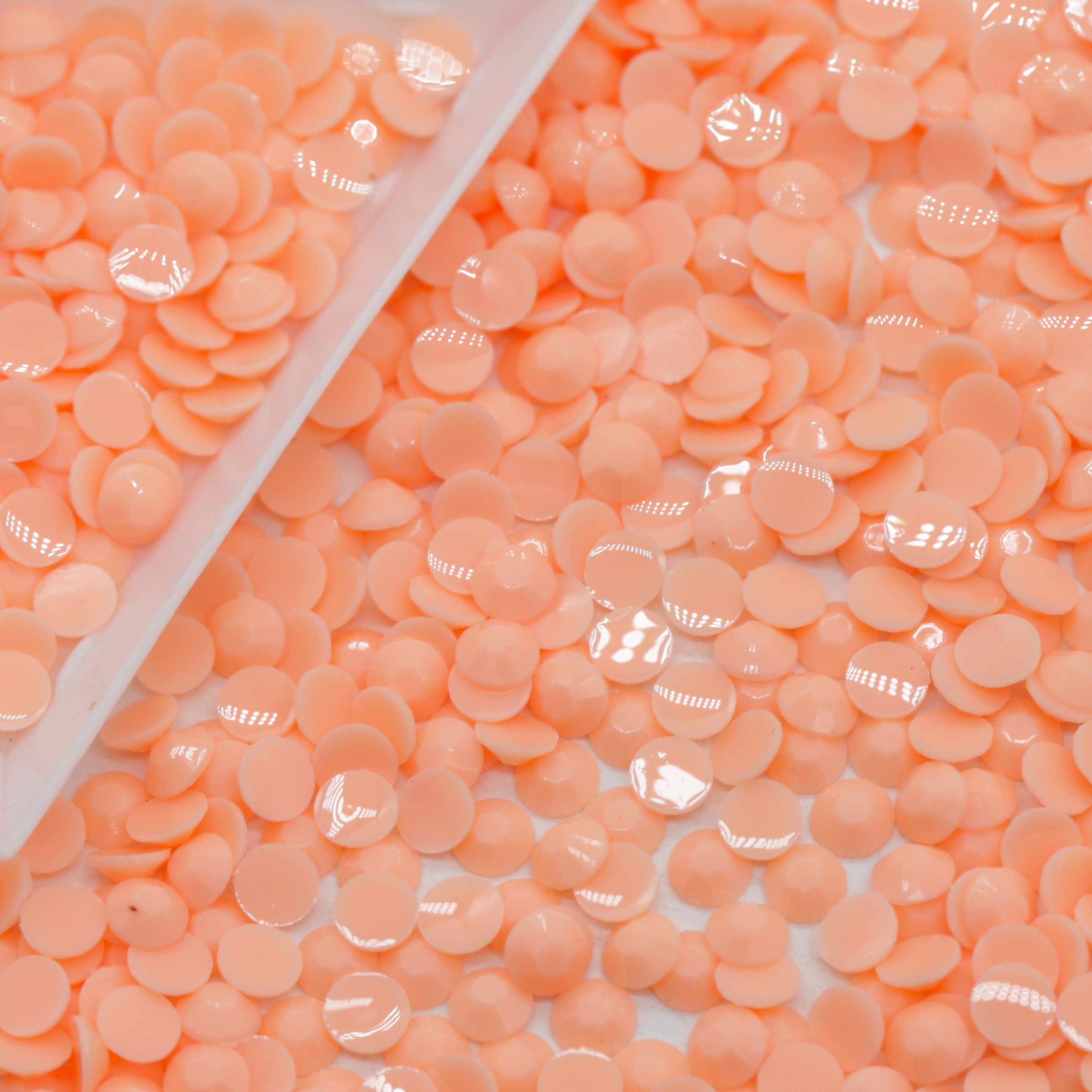 Xulin Hot Sale On Flat Back 4mm 5mm New Macaron Coral Color Resin Rhinestone Bulk For Cup Diy