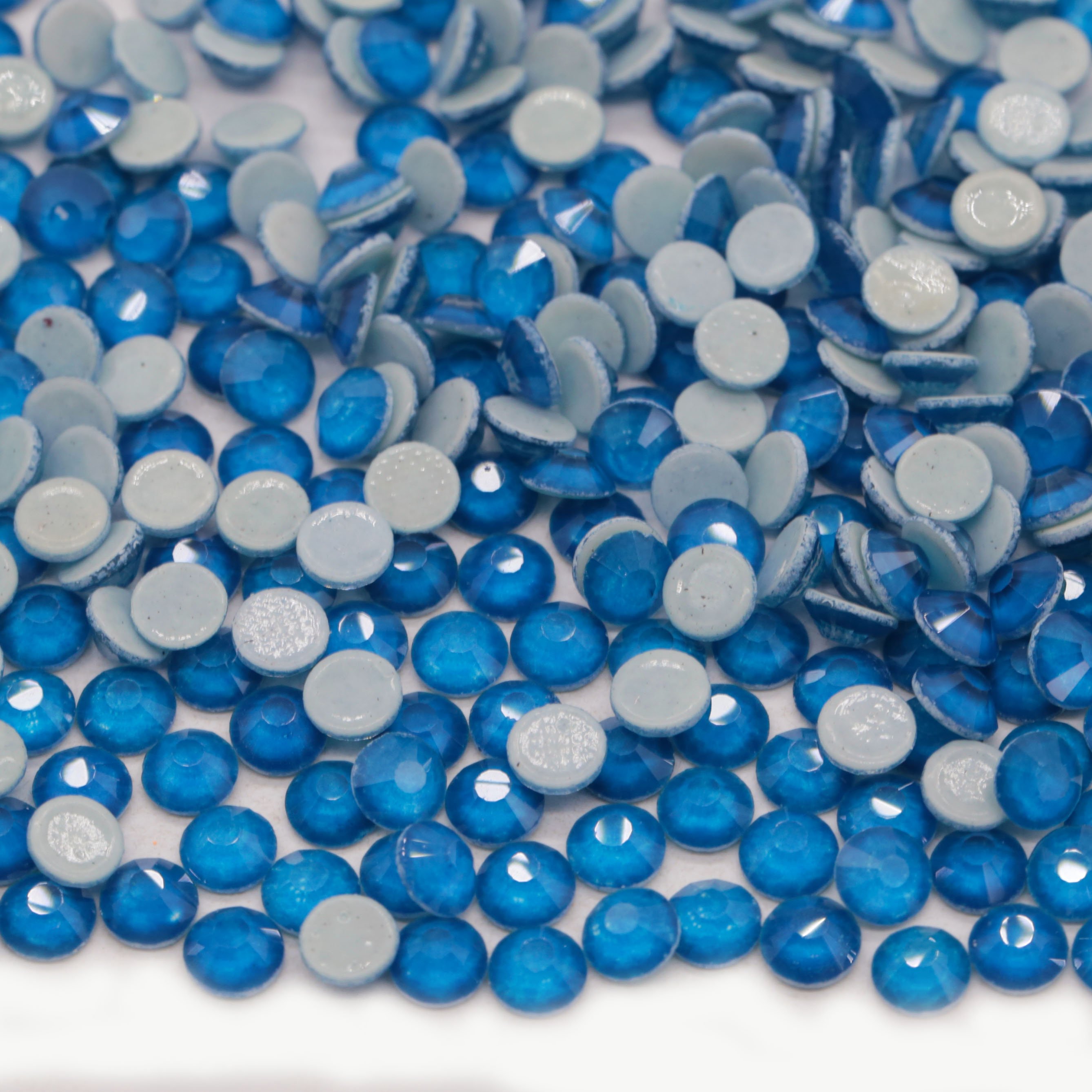 Xulin SS16 SS20 Neon Capri Blue Color Round Crystal Stone Hotfix Flatback Neon Glass Rhinestone For Clothes Design DIY