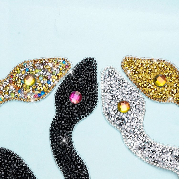 Wholesale hot fix DIY rhinestones beaded applique iron on patch clothing accessories large snake rhinestone patches for clothes