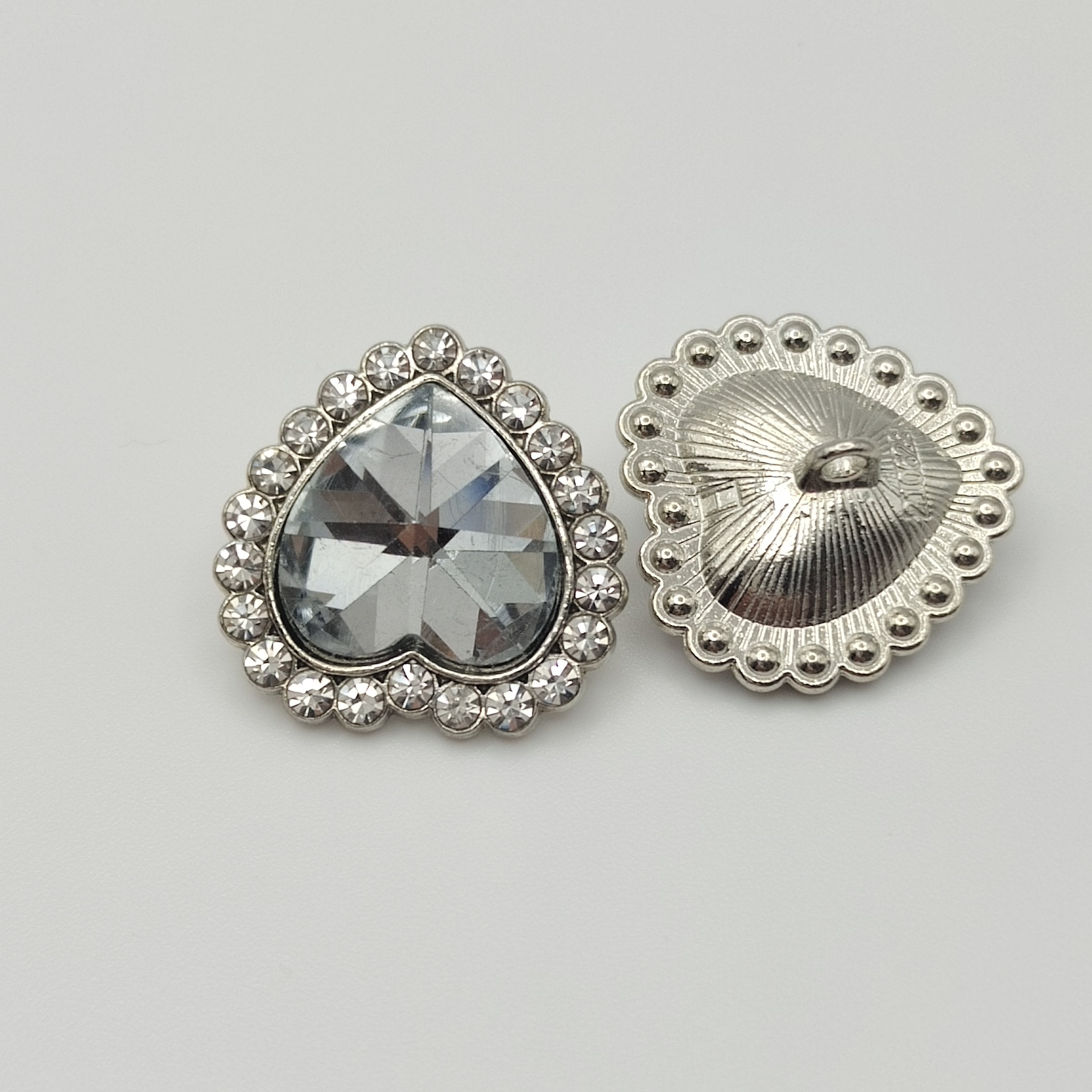 High Quality 21mm Heart-Shaped Clear Crystal Rhinestones Buttons Latest Design Vintage Metal Shank Glossy Button