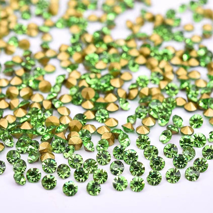 Wholesale sparkling glass rhinestones pointed bottom crystal diamonds