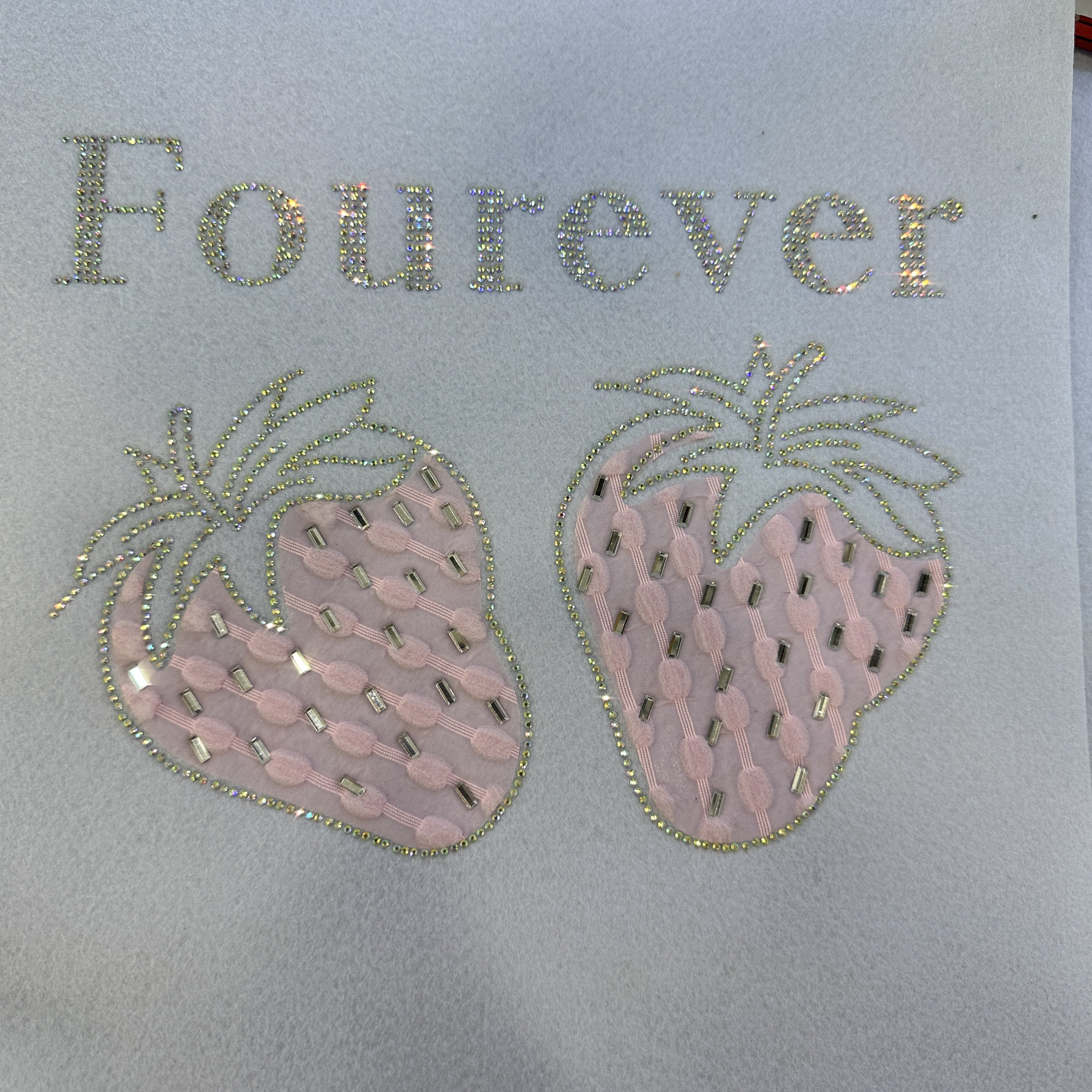 Custom Strawberry Style Design Crystal Color Bling Rhinestones Transfer Label For Hoodies And T Shirts