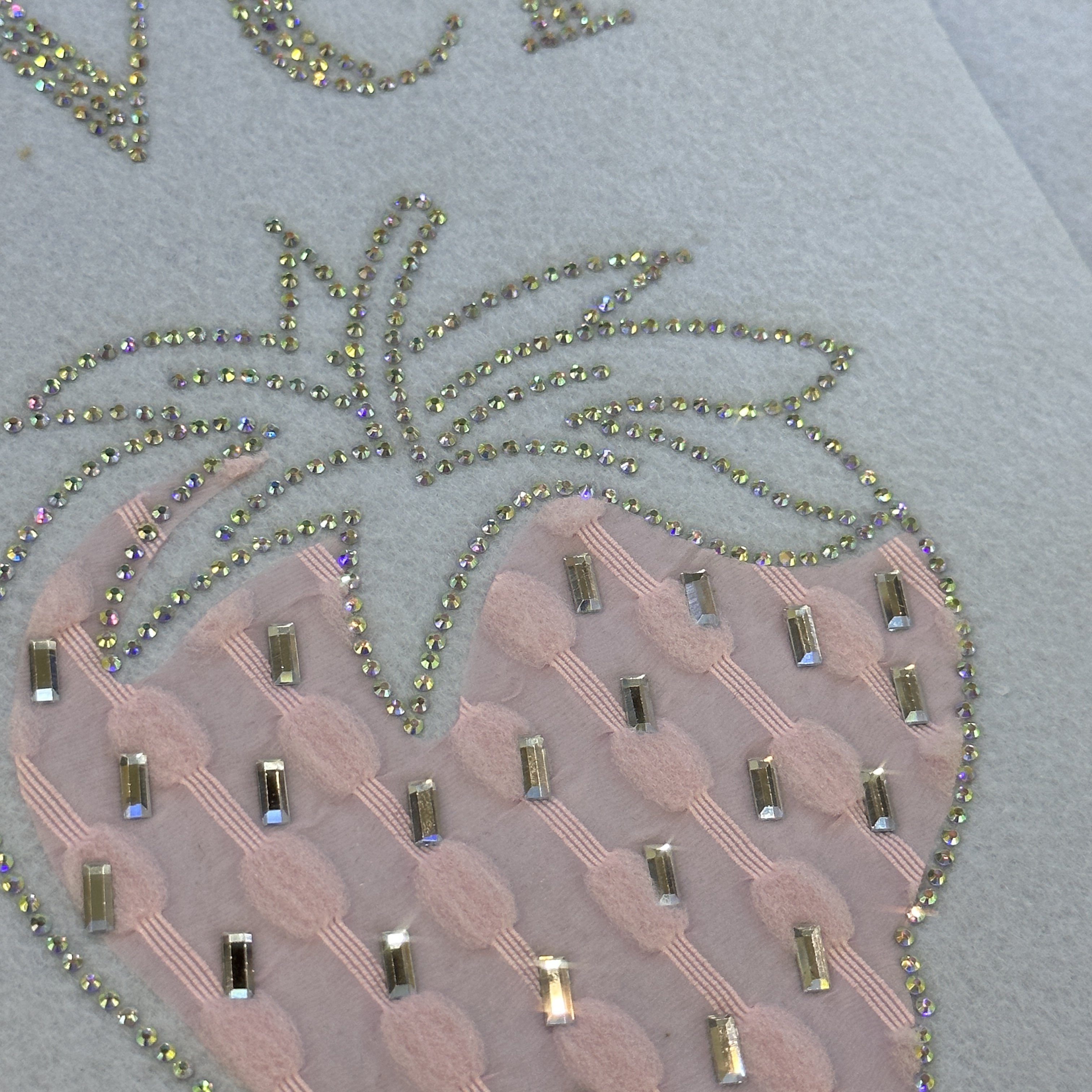 Custom Strawberry Style Design Crystal Color Bling Rhinestones Transfer Label For Hoodies And T Shirts