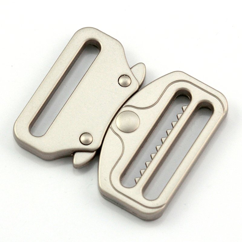 20mm 4824 High Quality Custom Saddlery Buckle Large Golden Shell Buckle for Male Zinc Alloy Quick Shackle for Bag Strap